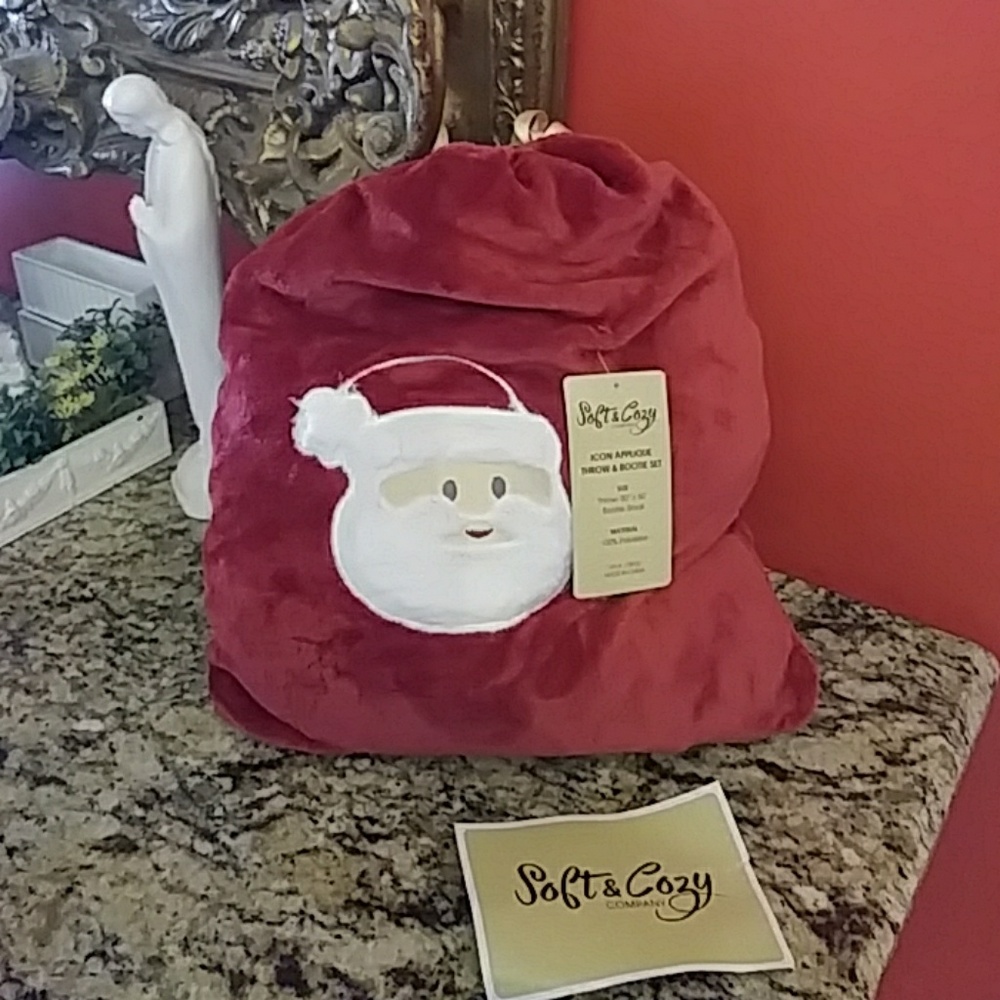 Soft & Coat Santa Throw & Bootie Set